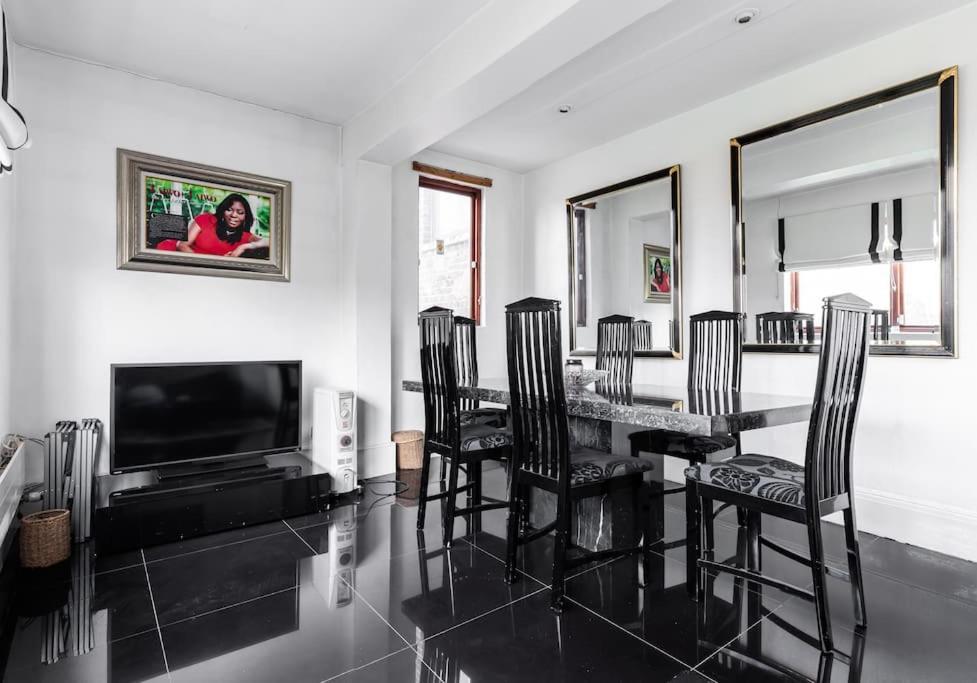 Appartamento Stunning Three Bed In West Hampstead Londra Esterno foto