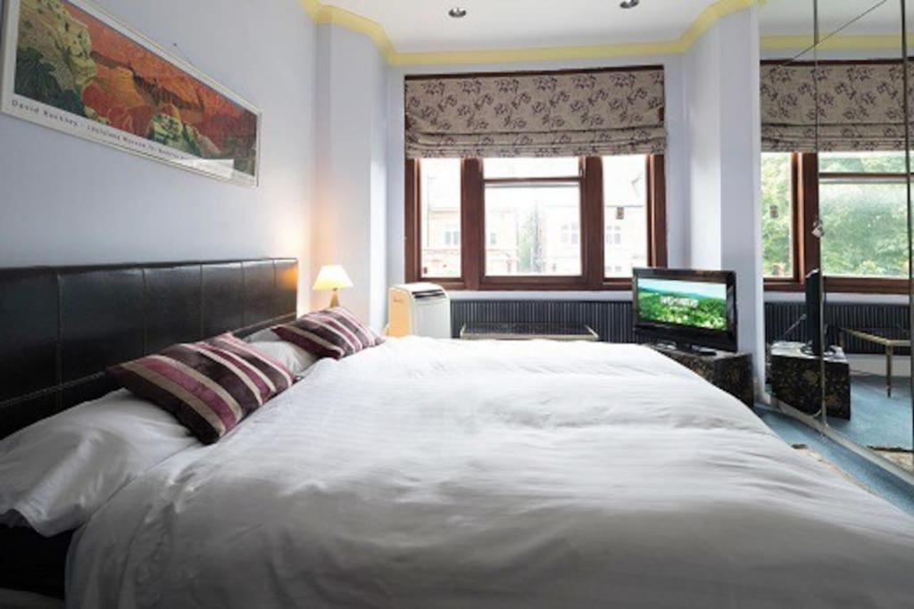 Appartamento Stunning Three Bed In West Hampstead Londra Esterno foto