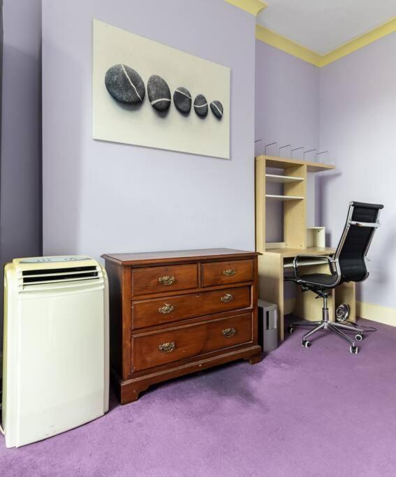Appartamento Stunning Three Bed In West Hampstead Londra Esterno foto