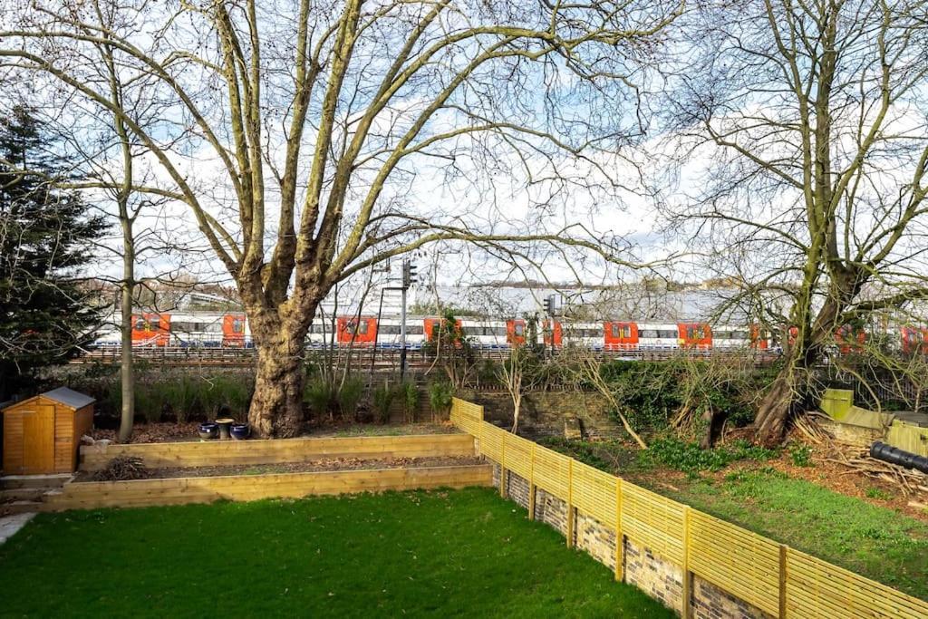 Appartamento Stunning Three Bed In West Hampstead Londra Esterno foto