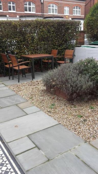 Appartamento Stunning Three Bed In West Hampstead Londra Esterno foto