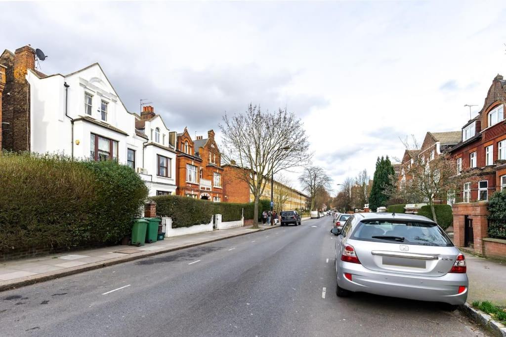 Appartamento Stunning Three Bed In West Hampstead Londra Esterno foto